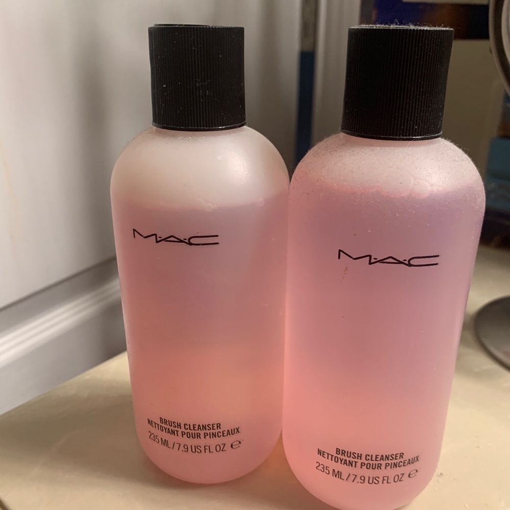 MAC makeup brush cleanser